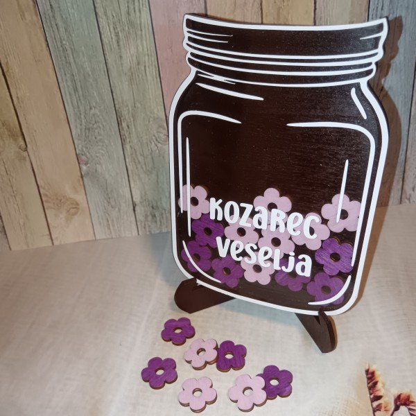 Kozarec veselja z žetoni v obliki rož, motivacijski pripomoček