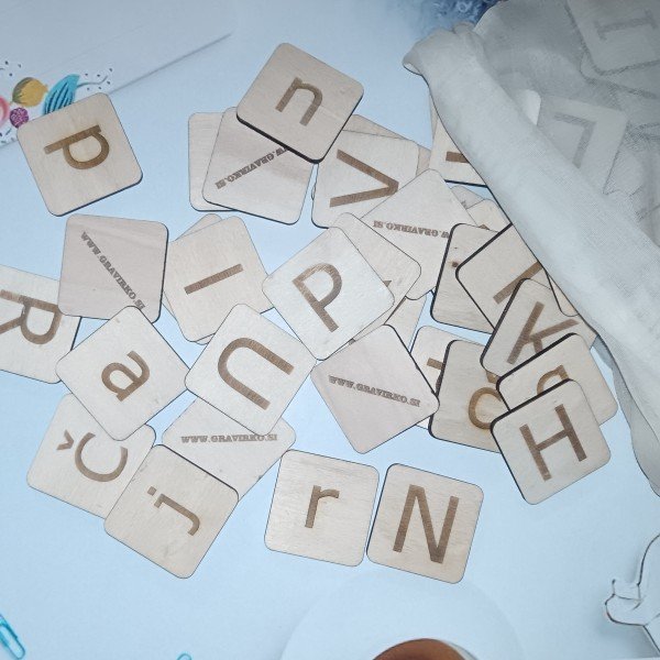 Črkovni spomin - leseni didaktični pripomoček