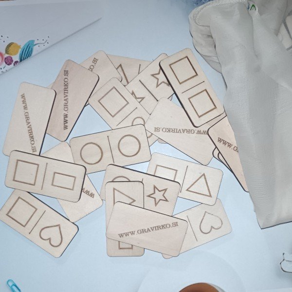 Domino oblik - leseni didaktični pripomoček