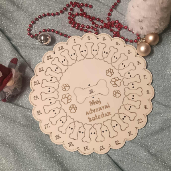 Pasji adventni koledarček Krožnik Pasji adventni koledarček Krožnik– personalizirana DIY lesena tablica